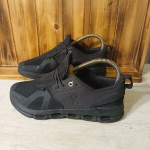 On Clouds Women's Shoe Size 5